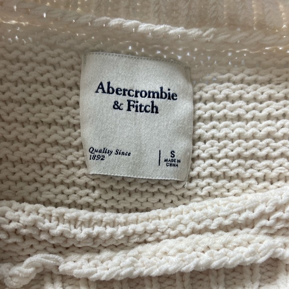 Small Abercrombie & fitch cream colored sweater - Picture 3 of 8